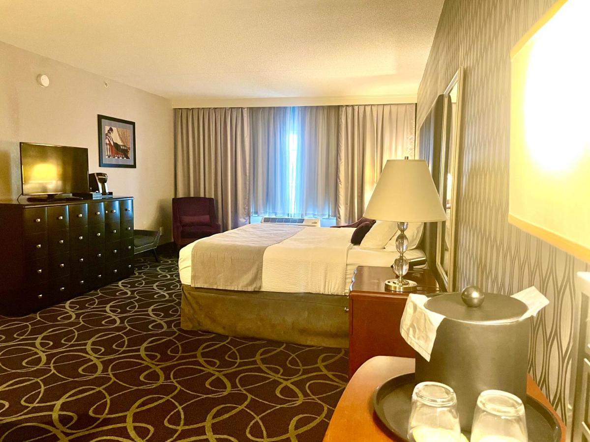 Park Manor Hotel Clifton Park Exterior photo A room at the hotel