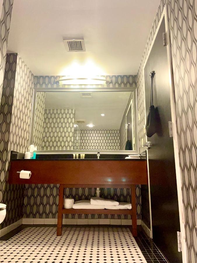 Park Manor Hotel Clifton Park Exterior photo Bathroom