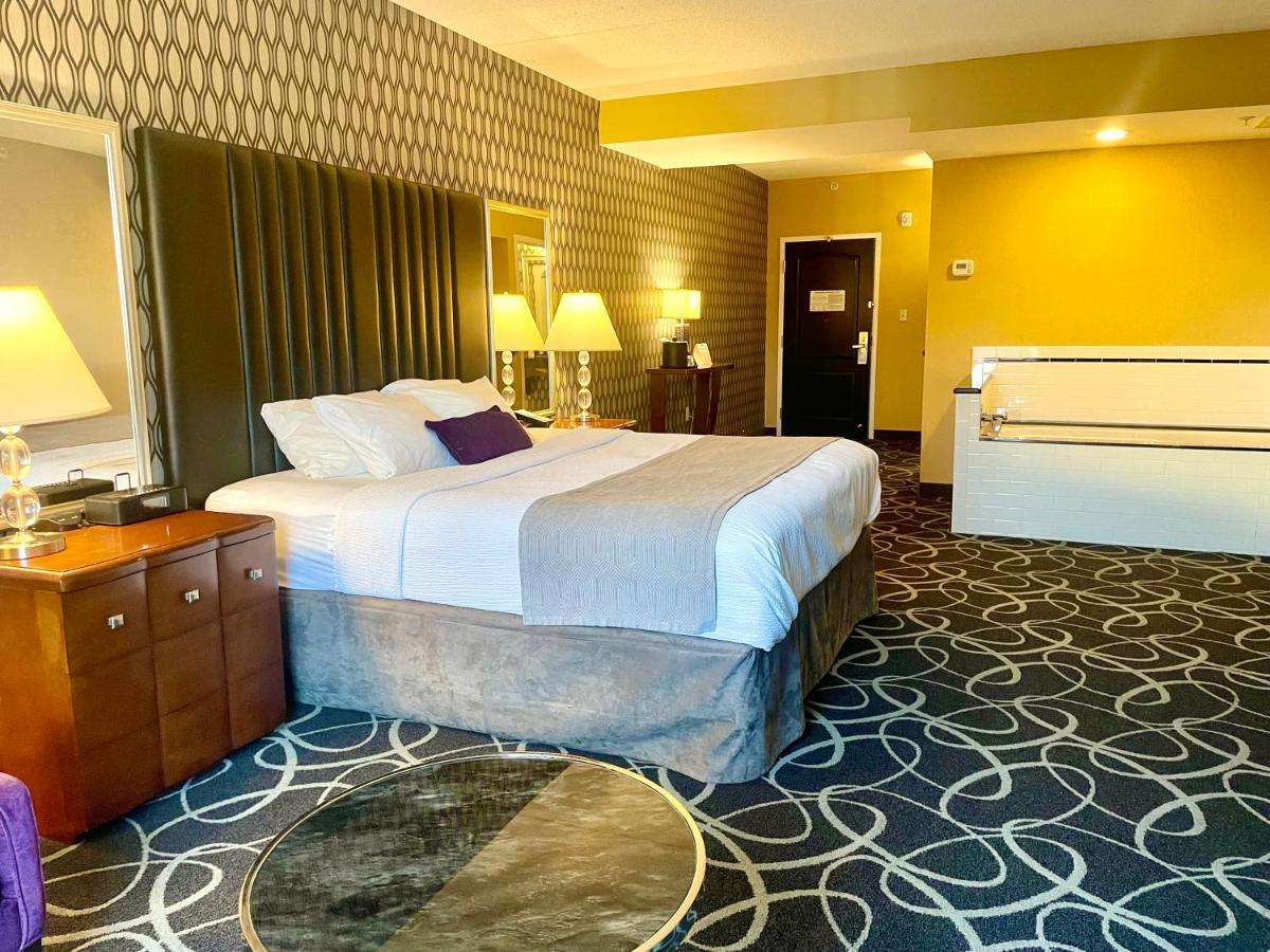 Park Manor Hotel Clifton Park Exterior photo A room at the Hotel Del Monte
