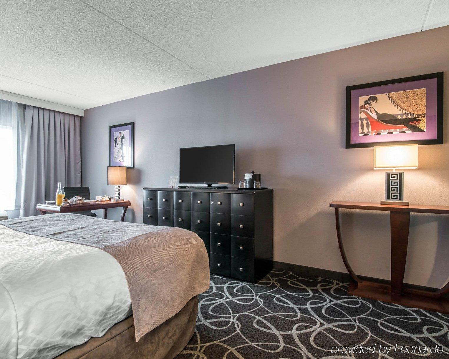 Park Manor Hotel Clifton Park Exterior photo A typical hotel room