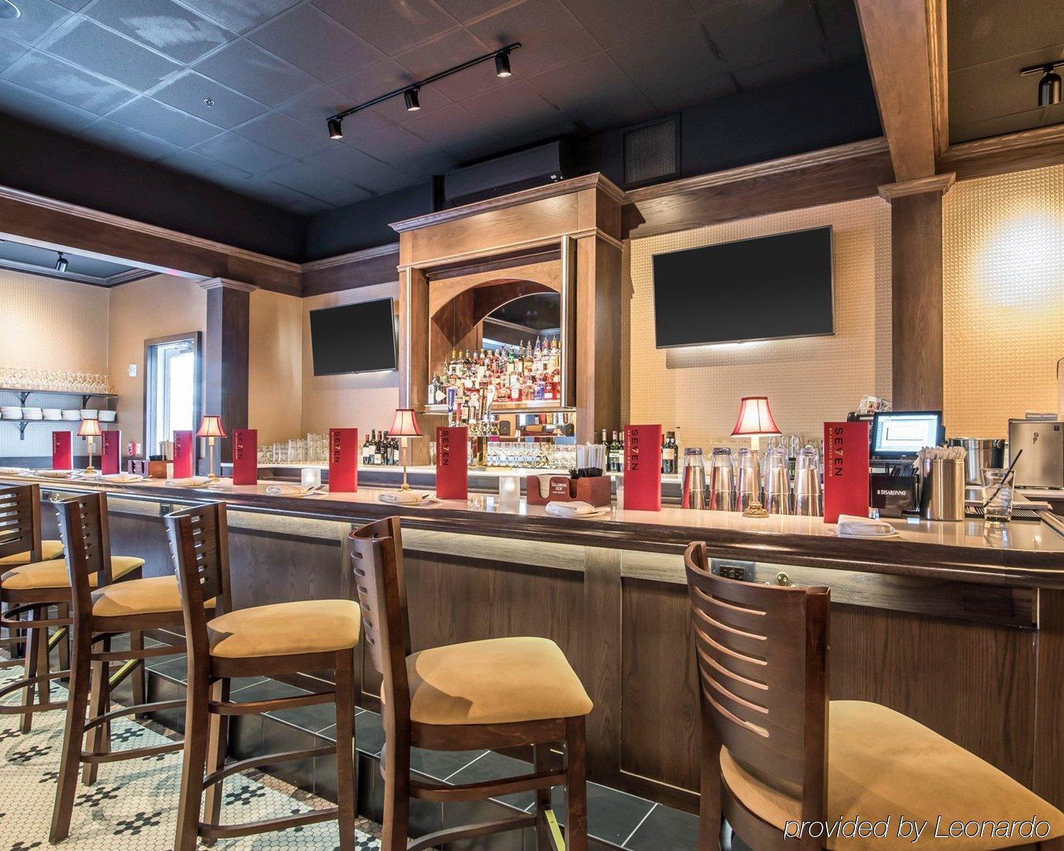 Park Manor Hotel Clifton Park Exterior photo The bar at the restaurant