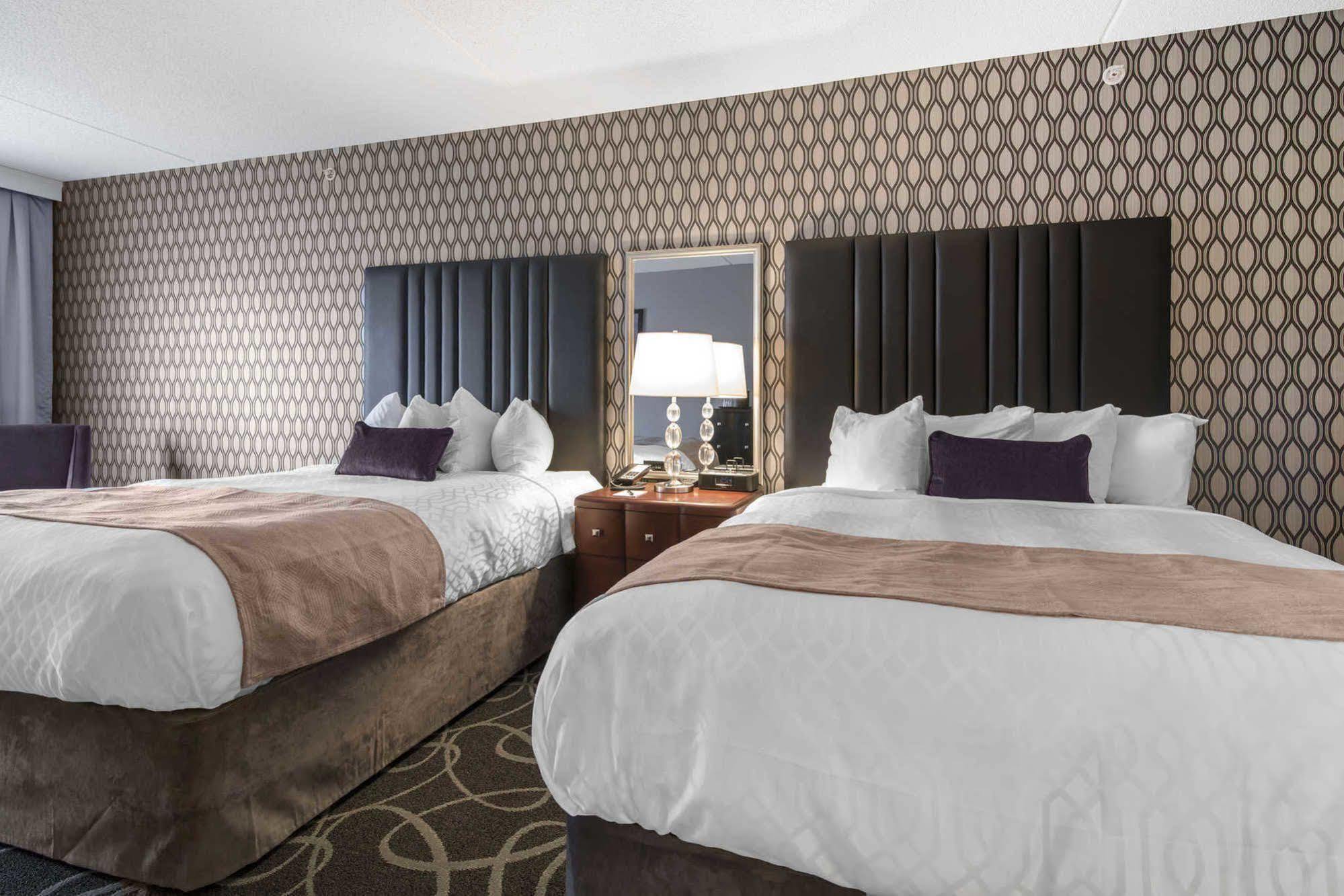 Park Manor Hotel Clifton Park Exterior photo A typical room at the Hilton Garden Inn
