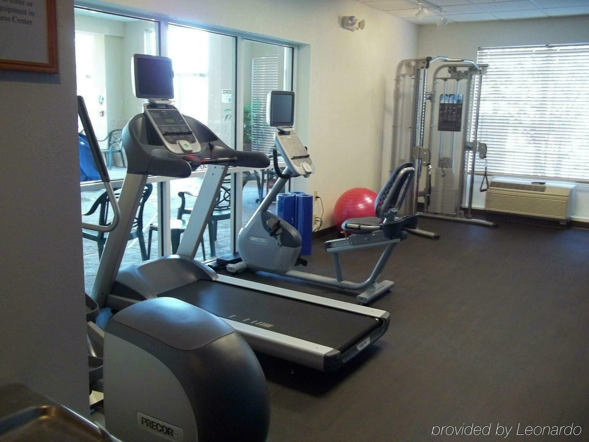 Park Manor Hotel Clifton Park Exterior photo A typical gym